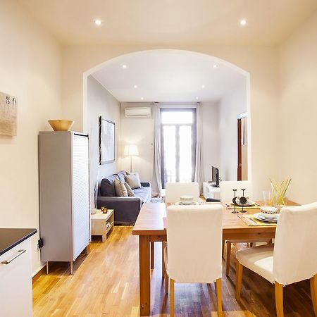 Apartments Barcelona & Home Deco Viladomat Bagian luar foto