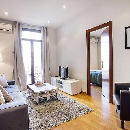 Apartments Barcelona & Home Deco Viladomat Bagian luar foto