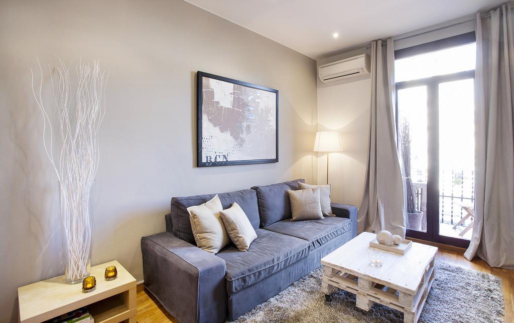 Apartments Barcelona & Home Deco Viladomat Bagian luar foto