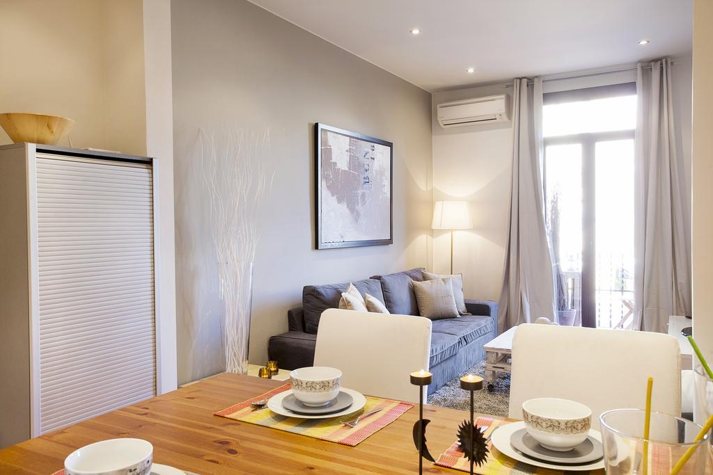 Apartments Barcelona & Home Deco Viladomat Bagian luar foto