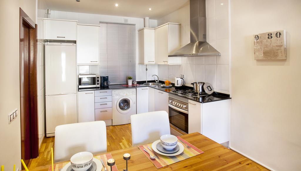 Apartments Barcelona & Home Deco Viladomat Bagian luar foto