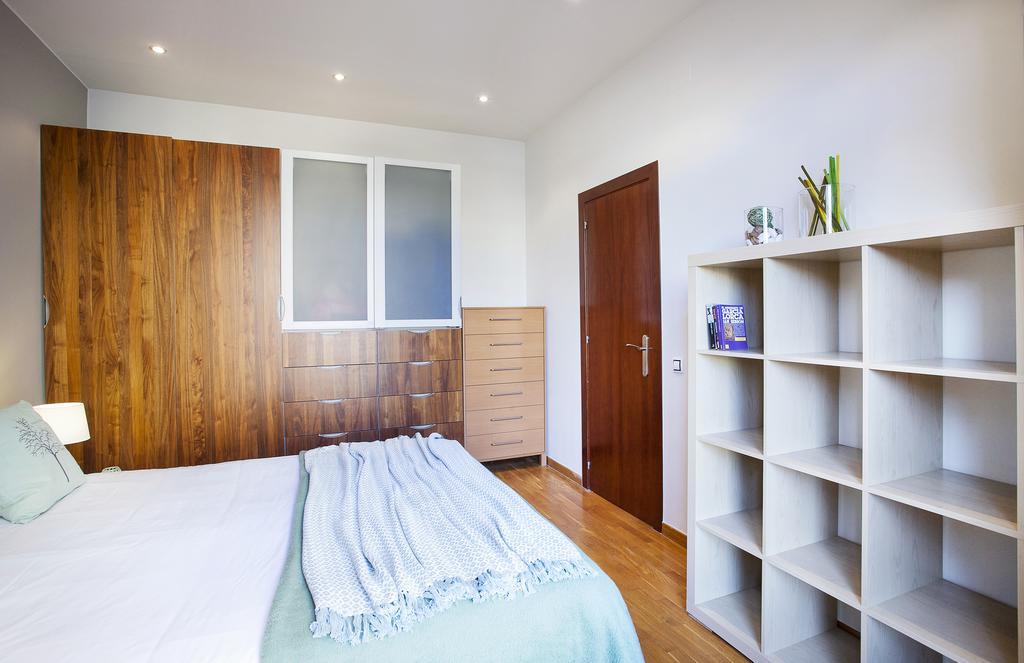 Apartments Barcelona & Home Deco Viladomat Bagian luar foto