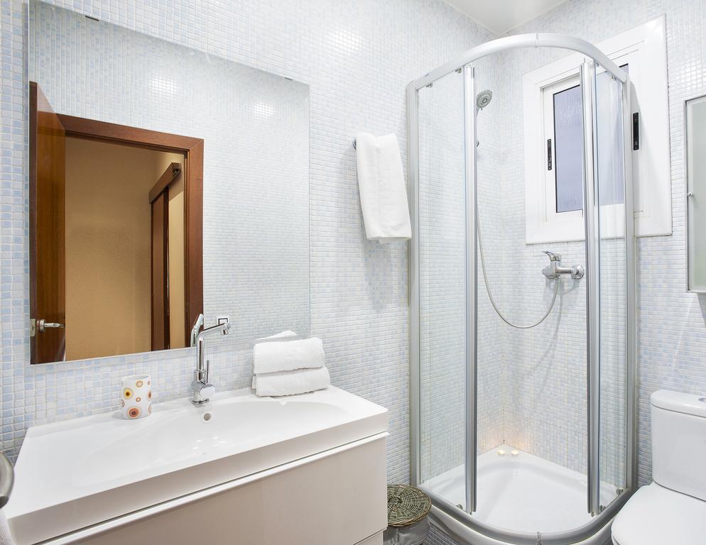 Apartments Barcelona & Home Deco Viladomat Bagian luar foto