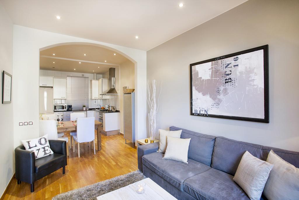 Apartments Barcelona & Home Deco Viladomat Bagian luar foto