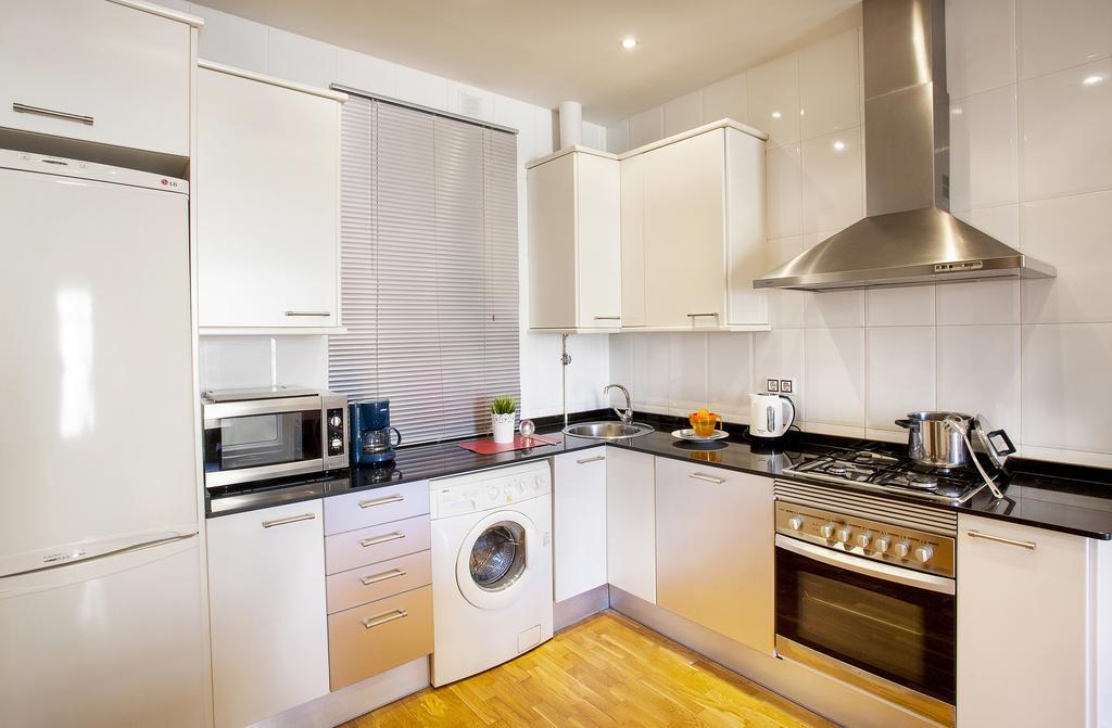 Apartments Barcelona & Home Deco Viladomat Bagian luar foto